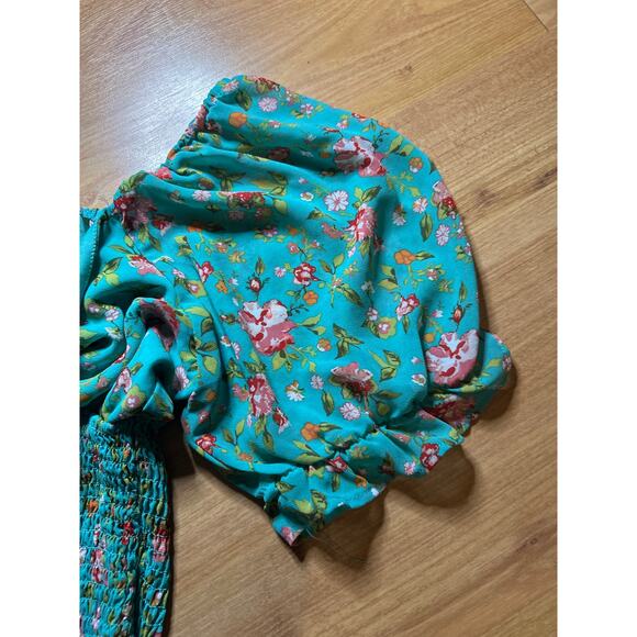 No frills Los Angeles women’s lg teal floral crop top
Boho fairy cottage core - Picture 2 of 4